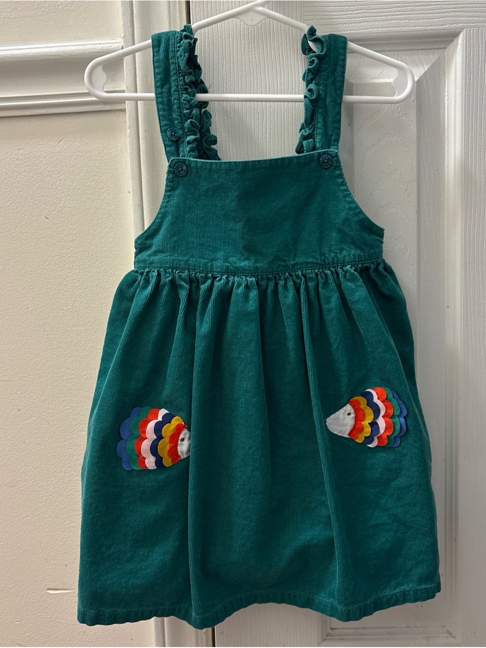 Mini Boden Green Corduroy Pinafore Dress with Rainbow Hedgehog Appliqué Sz 2-3Y